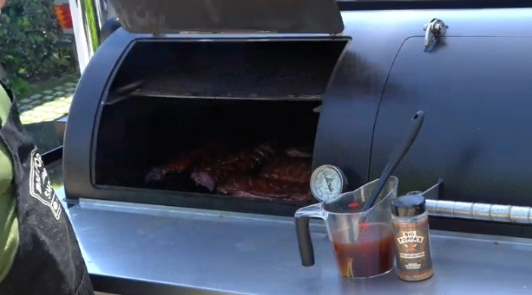 BBQ Low & Slow: A Beginner's Guide to the Art of Low & Slow BBQ Cooking